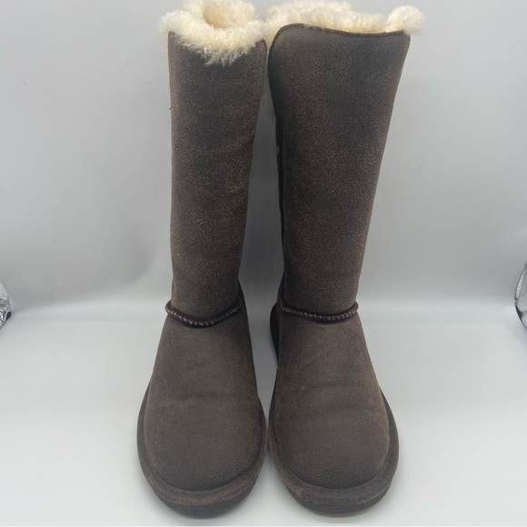 BearPaw Lauren Brown Suede sheepskin/wool lined warm button boot. Size 9 - Picture 2 of 9